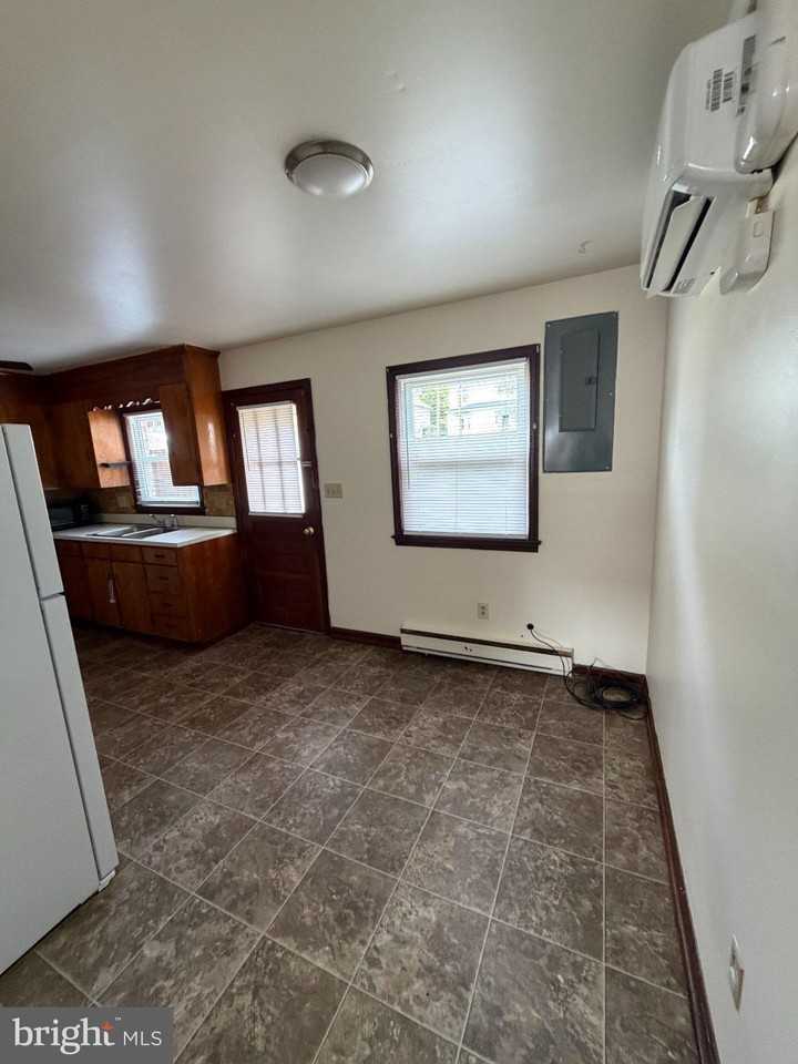 409 Market Ave - Photo 2 of 16