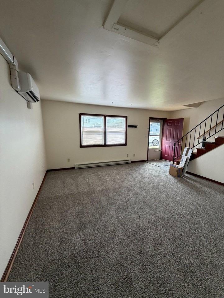 409 Market Ave - Photo 3 of 16