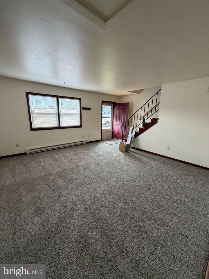 409 Market Ave - Photo 4 of 16