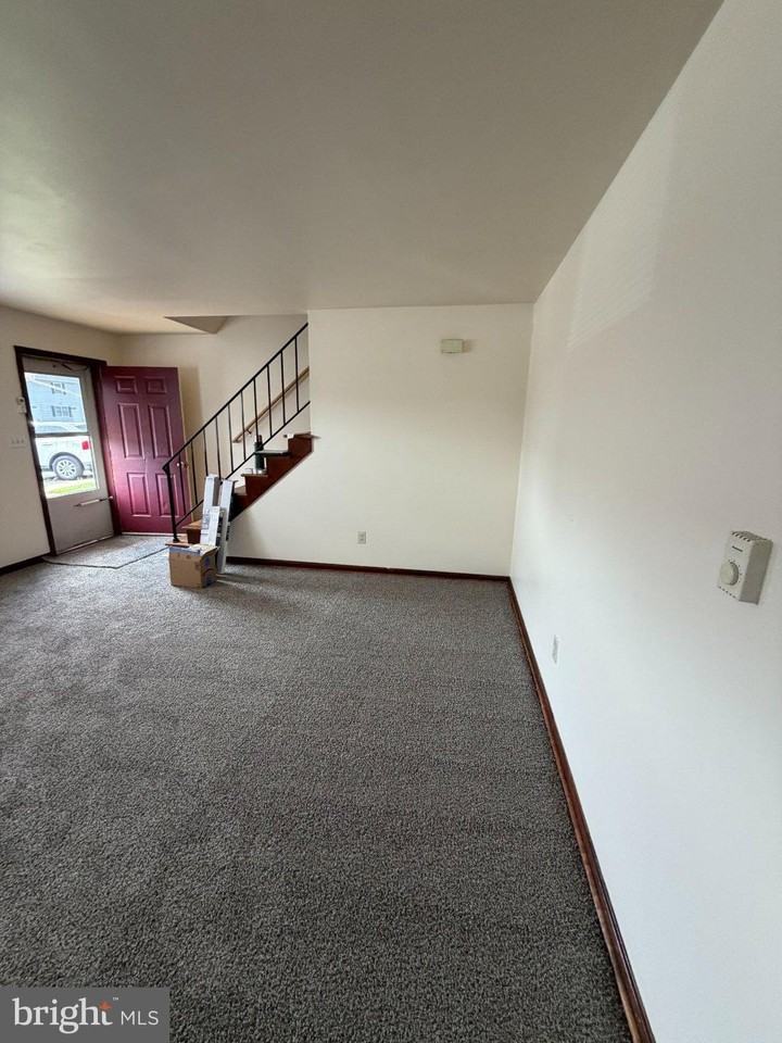 409 Market Ave - Photo 5 of 16