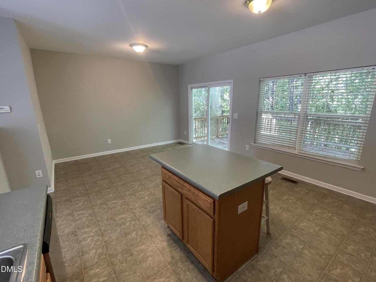 2910 Barrymore St - Photo 5 of 23