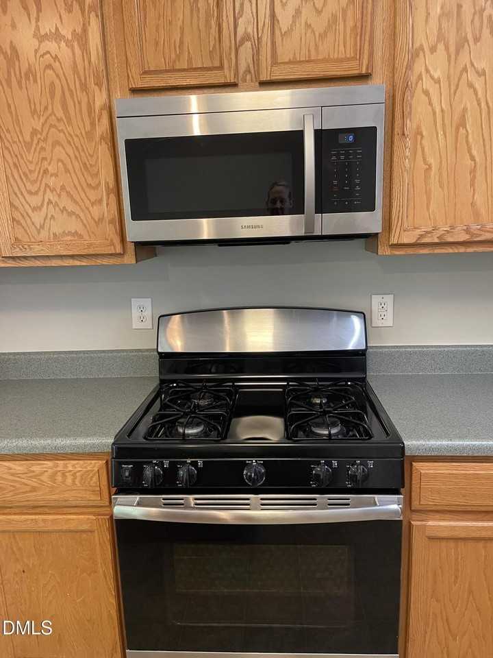2910 Barrymore St - Photo 6 of 23