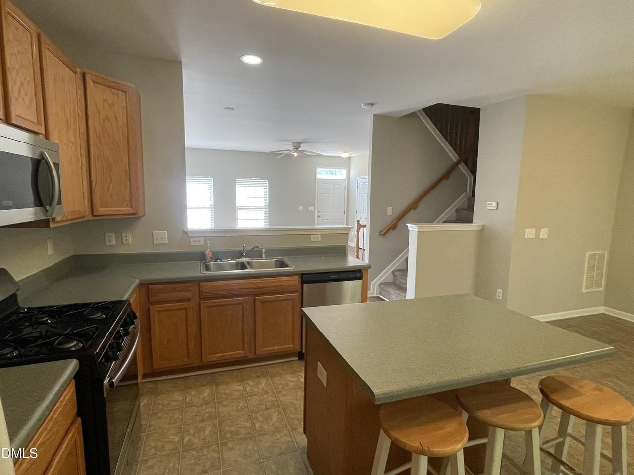 2910 Barrymore St - Photo 7 of 23