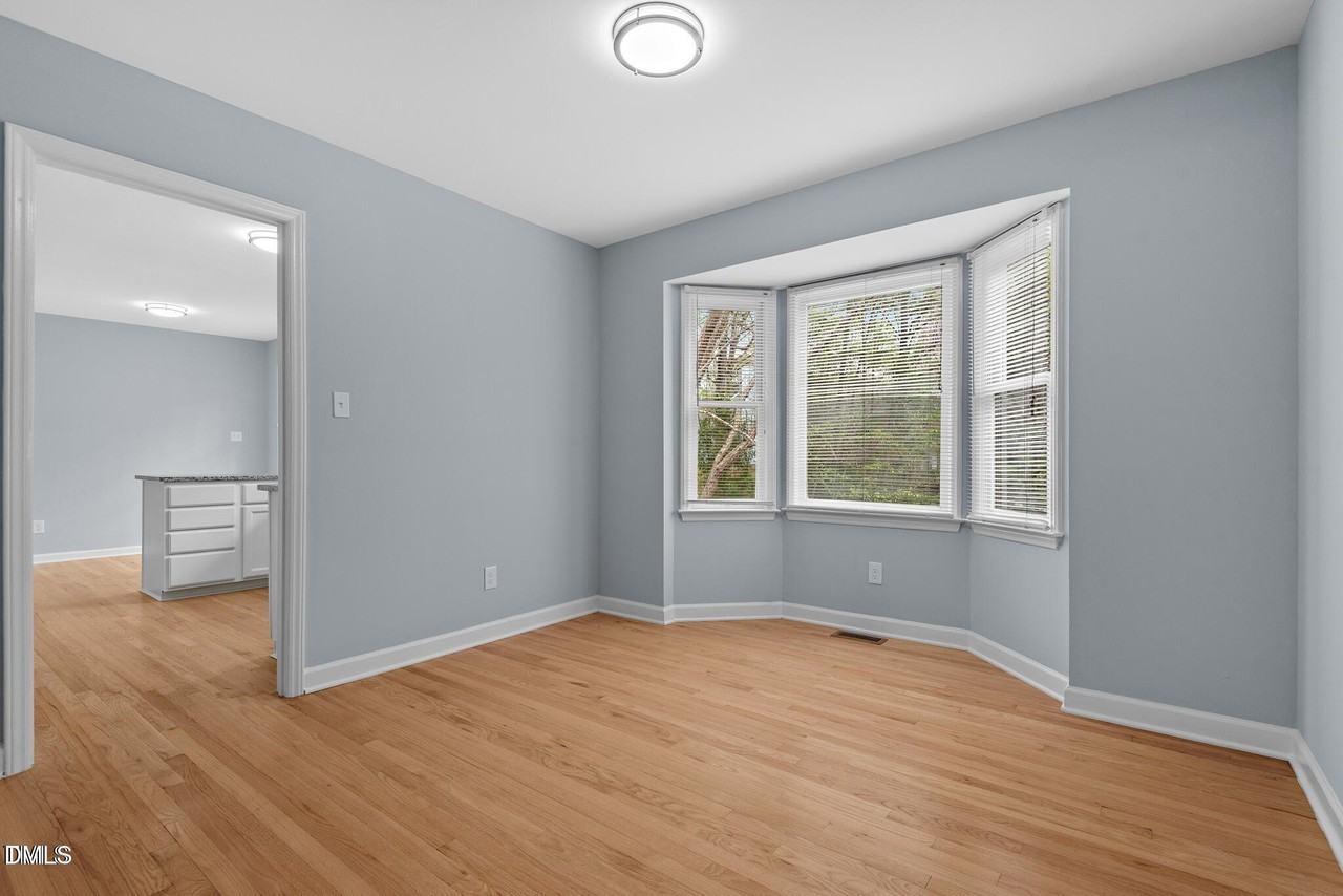 302 Rushingwater Dr - Photo 3 of 18