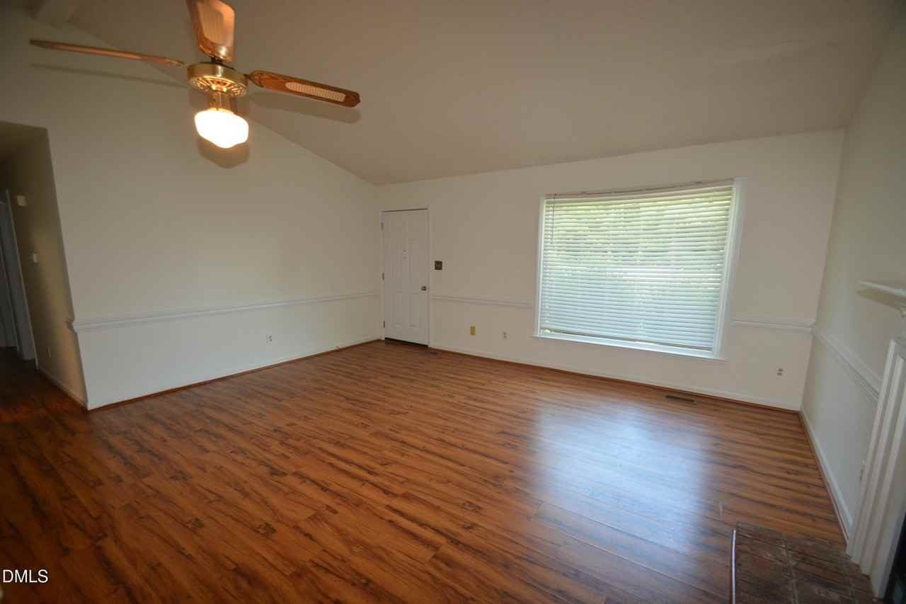 1352 Little Divine Rd - Photo 3 of 18