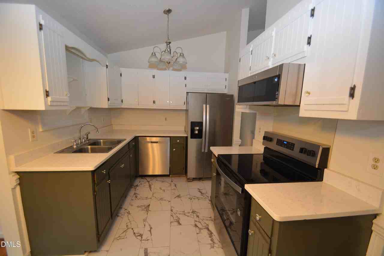 1352 Little Divine Rd - Photo 4 of 18