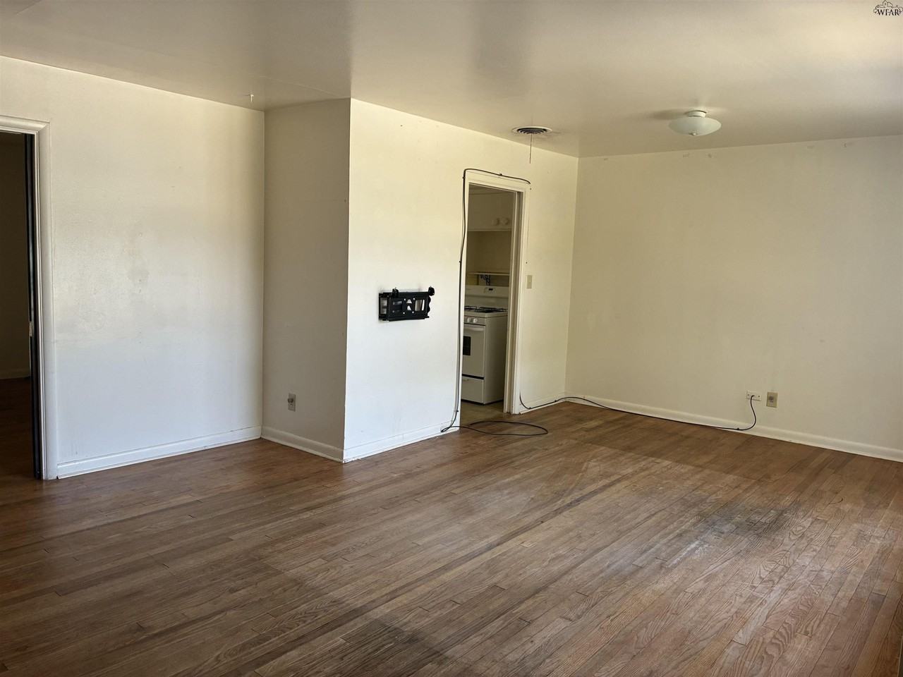 3215 Cheryl St - Photo 2 of 9