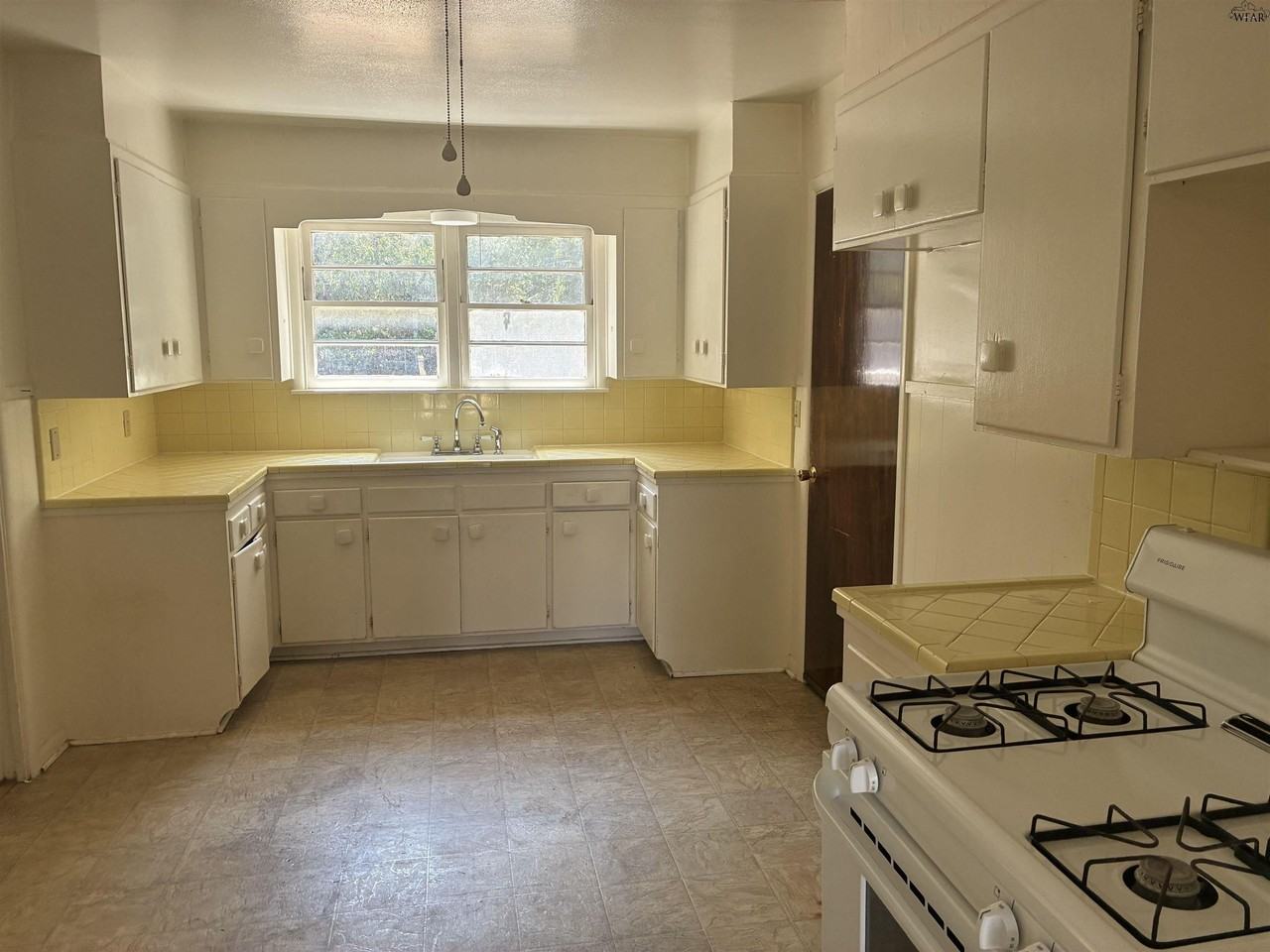 3215 Cheryl St - Photo 4 of 9