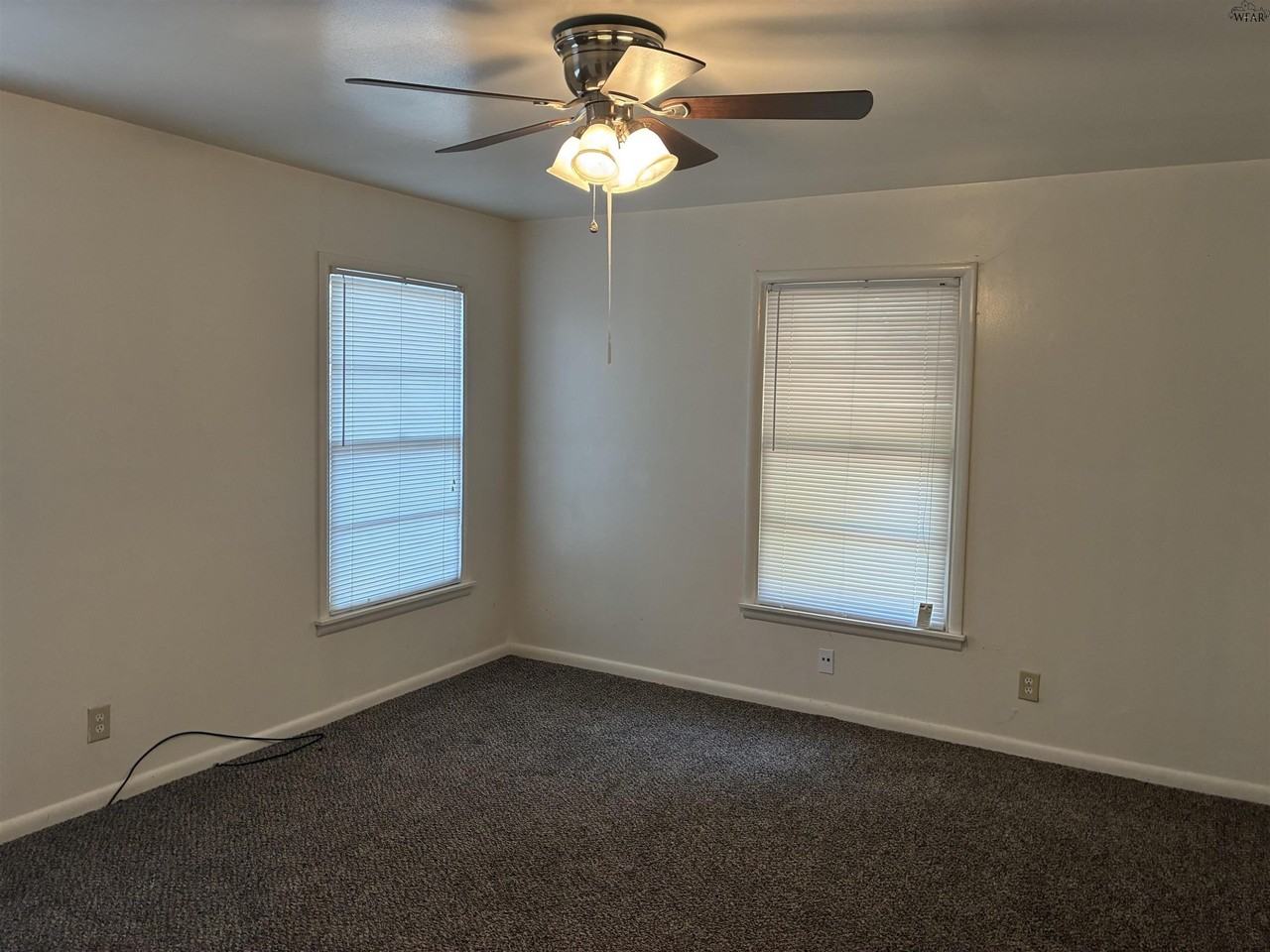 3215 Cheryl St - Photo 6 of 9