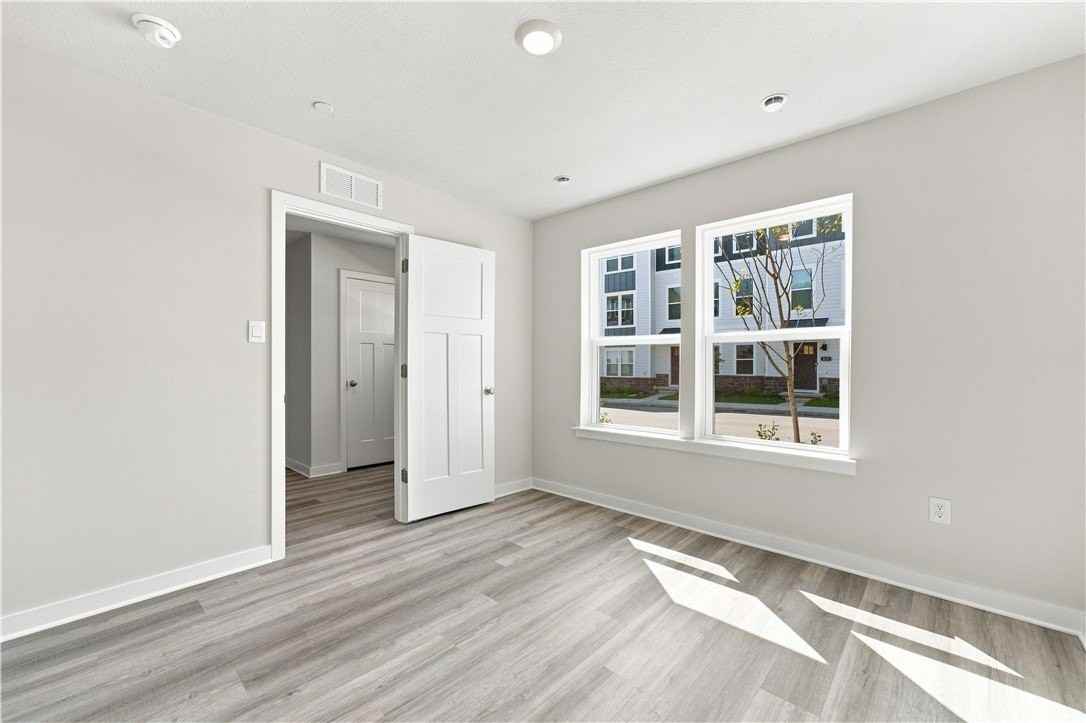 526 Cooper St - Photo 6 of 49