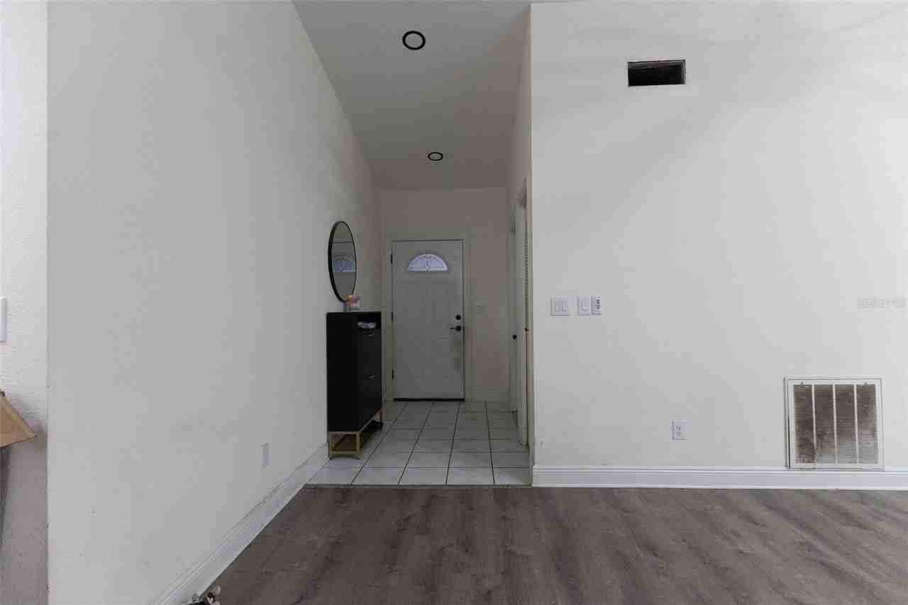 4610 N Country Hills Ct - Photo 4 of 20