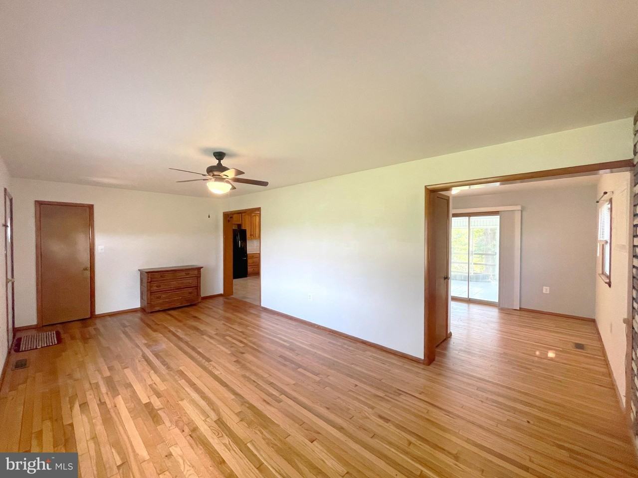 5472 Sixes Rd - Photo 4 of 37