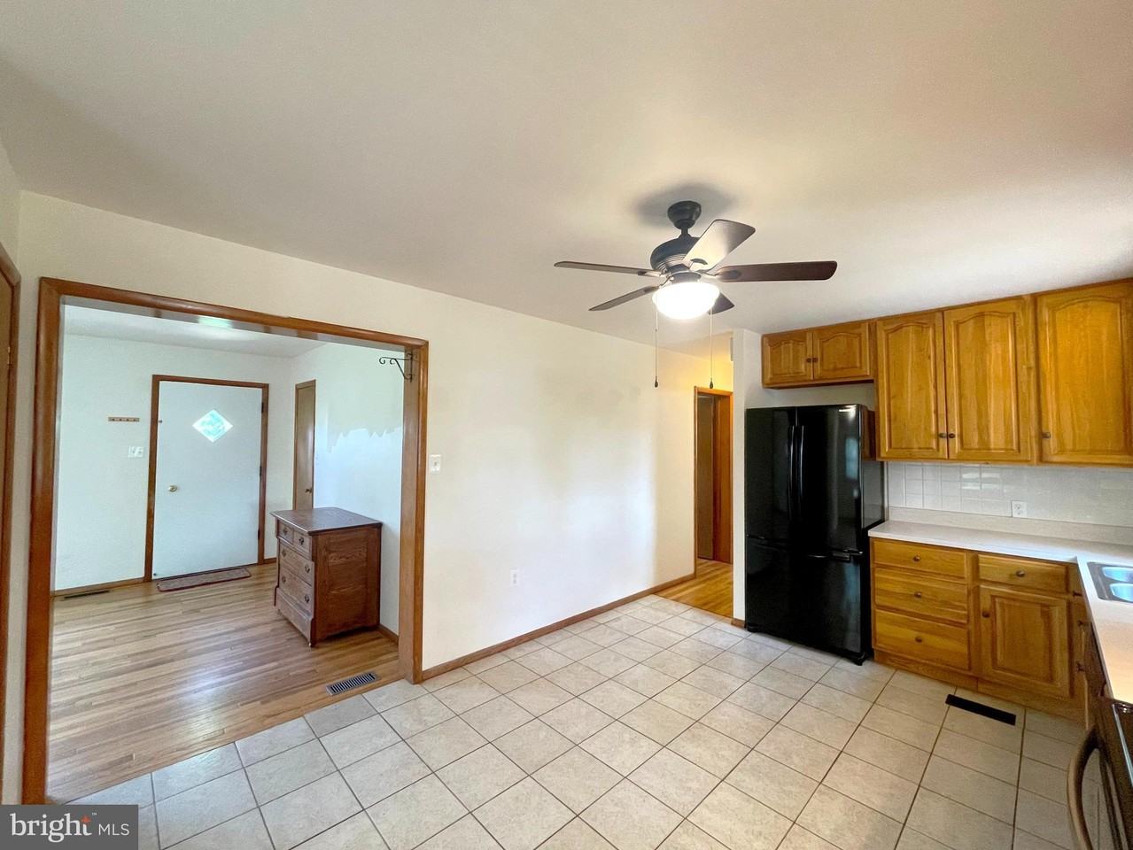 5472 Sixes Rd - Photo 6 of 37