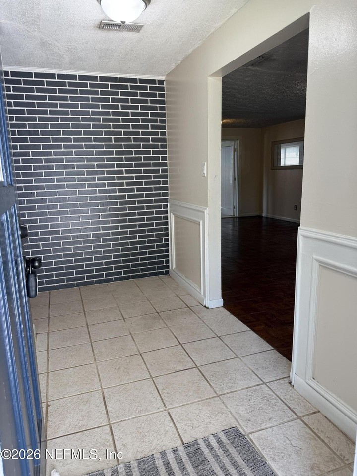 5143 Camellia Cir S - Photo 3 of 19