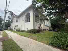 featured image of 2735 Octavia St