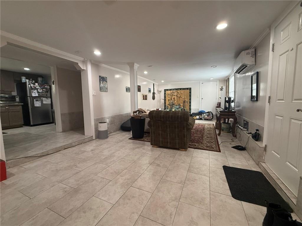 2735 Octavia St - Photo 3 of 22
