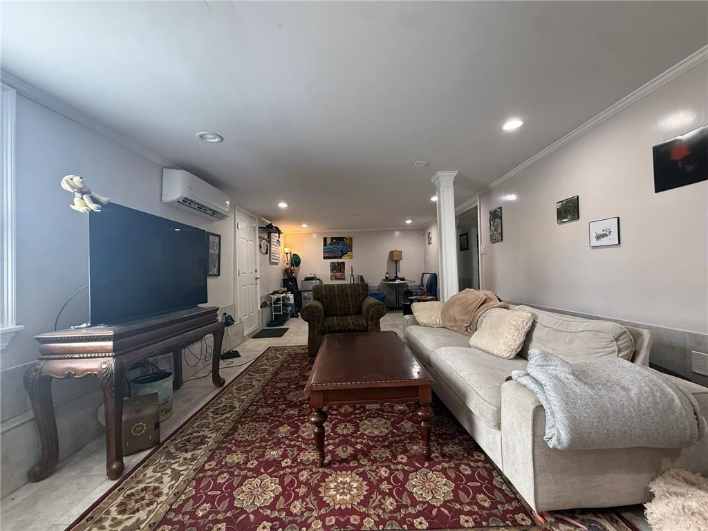 2735 Octavia St - Photo 4 of 22