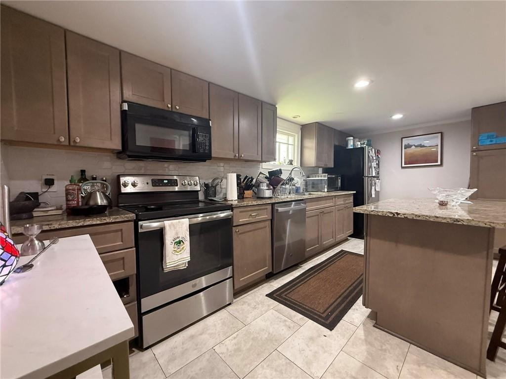 2735 Octavia St - Photo 5 of 22