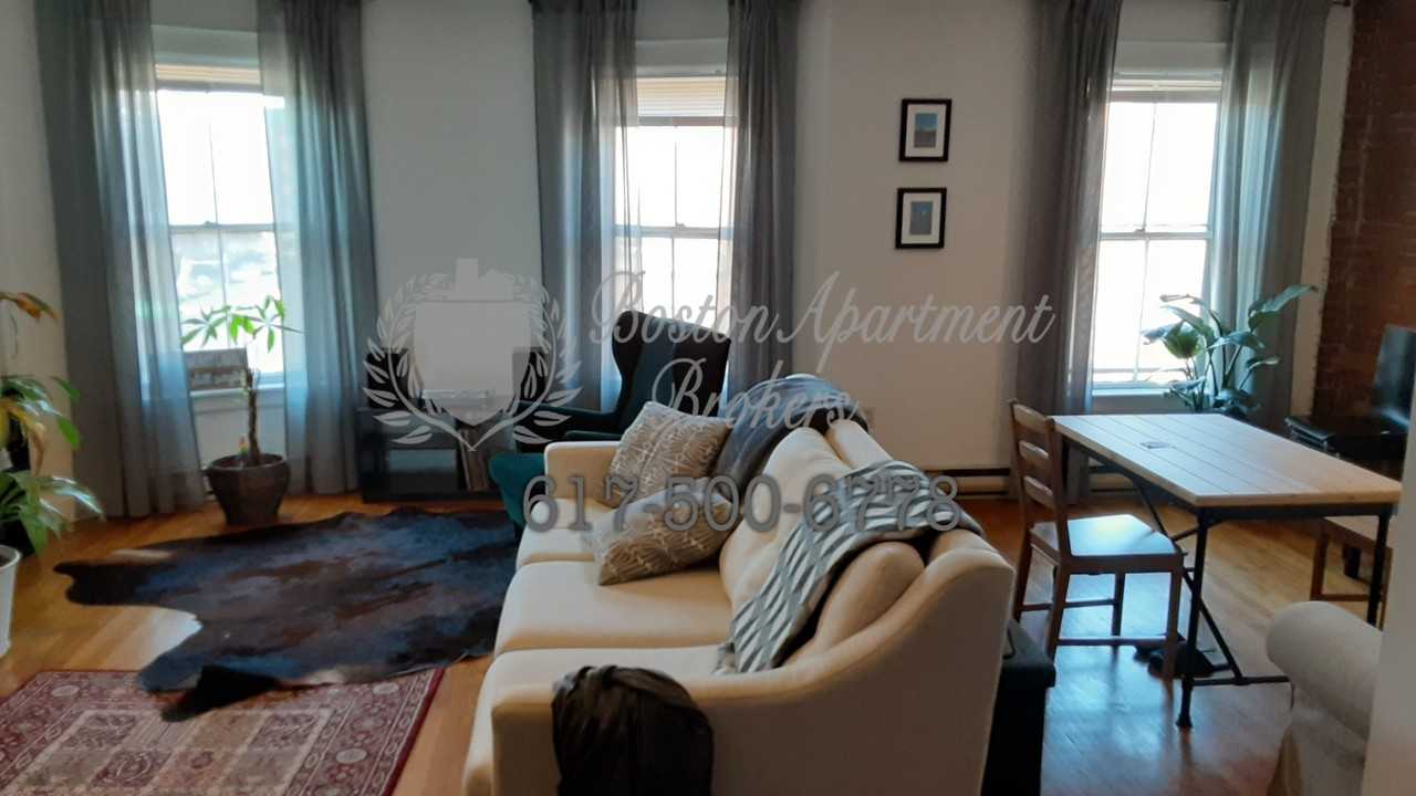 1753 Washington St #10 - Photo 3 of 24
