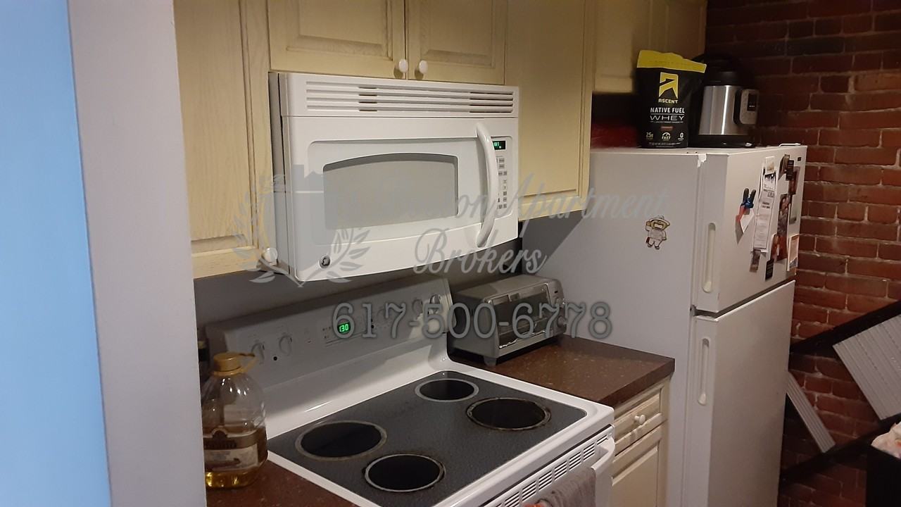 1753 Washington St #10 - Photo 4 of 24