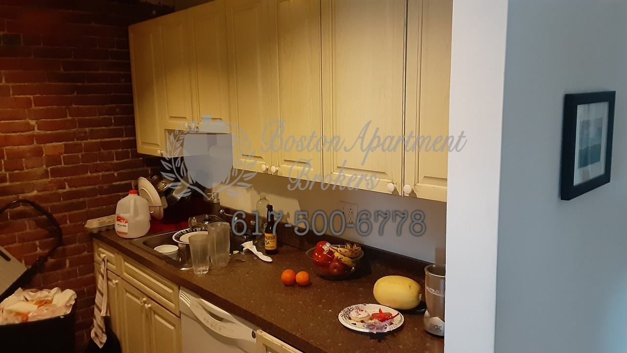 1753 Washington St #10 - Photo 5 of 24