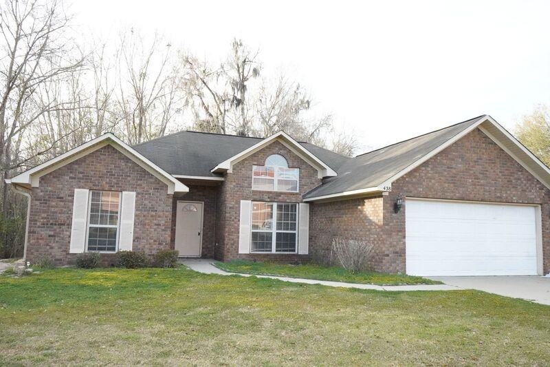 438 Edgewater Dr - Photo 5 of 39