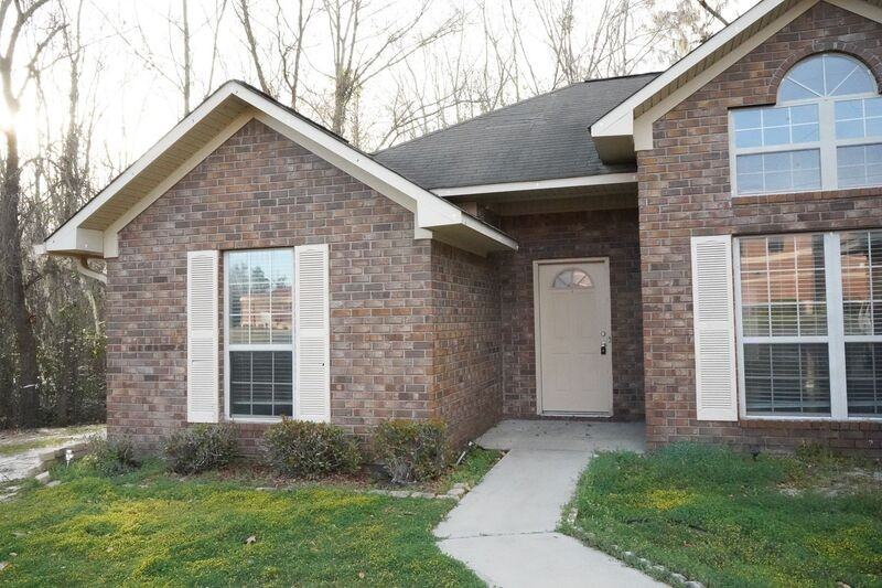 438 Edgewater Dr - Photo 6 of 39