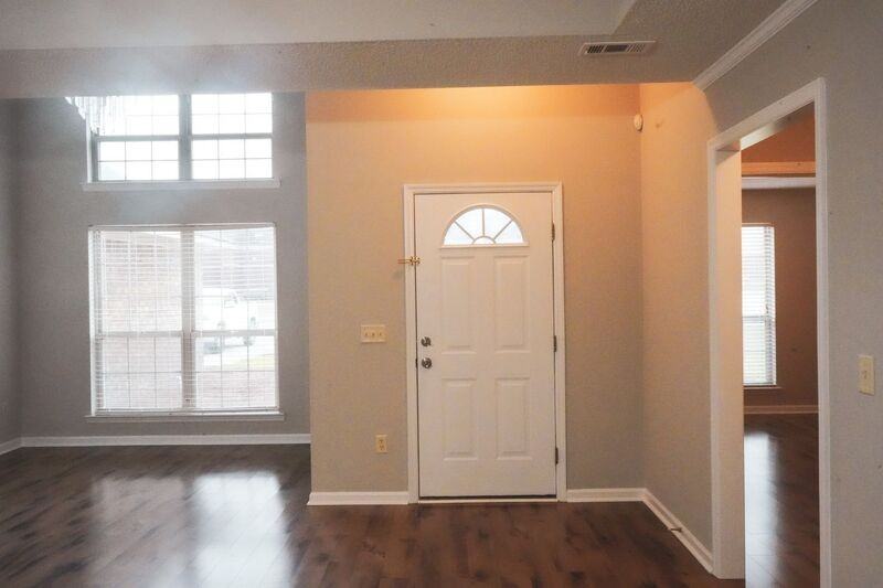 438 Edgewater Dr - Photo 7 of 39