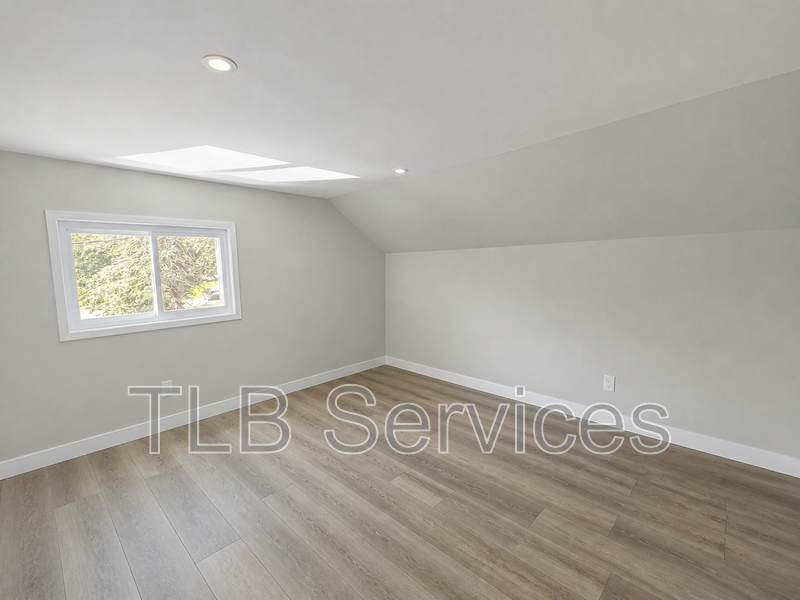 510 N State St - Photo 3 of 5