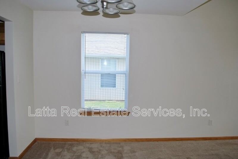 1101 Nw Willow Dr - Photo 5 of 13
