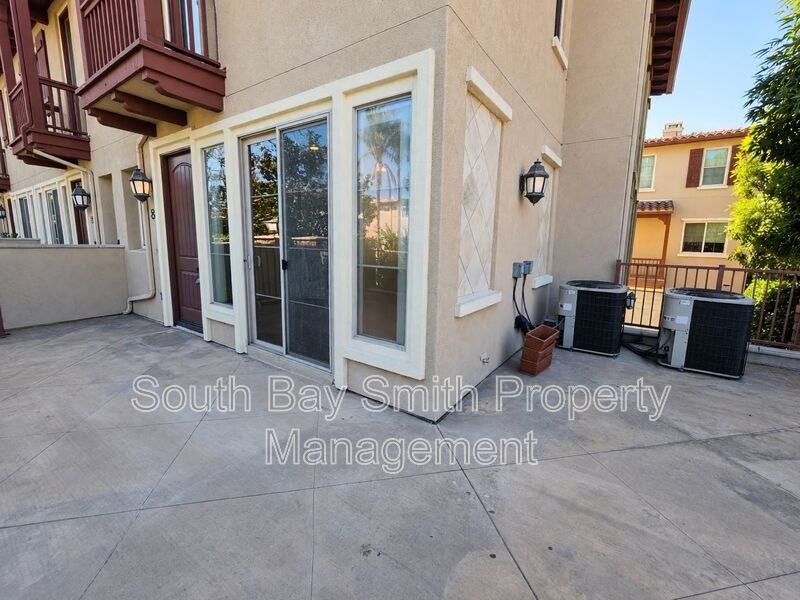84 Palos Verdes Blvd - Photo 4 of 43