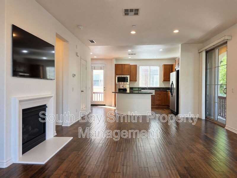 84 Palos Verdes Blvd - Photo 7 of 43