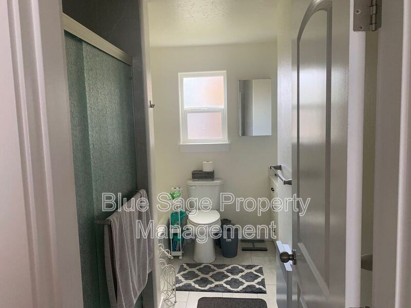 410 Eddy Ct - Photo 4 of 7