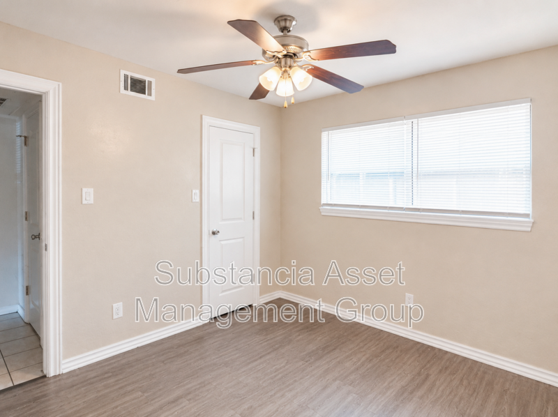 1430 Nw 25th St - Photo 7 of 16
