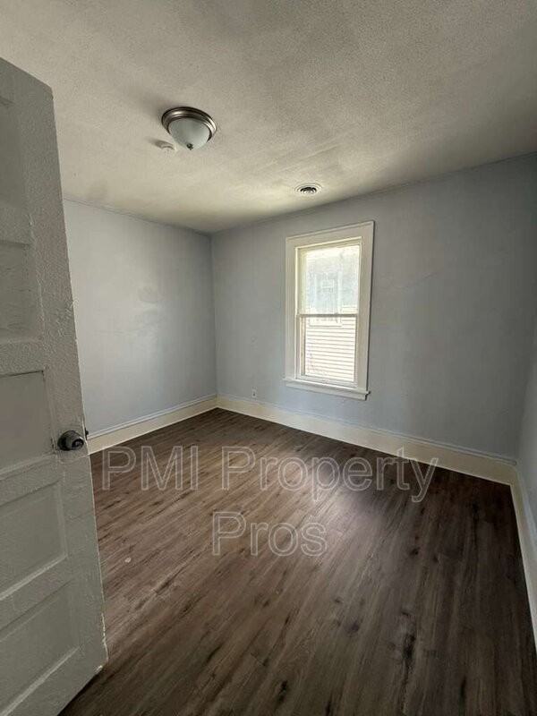 1623 N 38th St - Photo 6 of 15