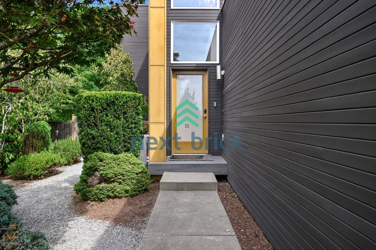 1240 Ne 117th St - Photo 2 of 25