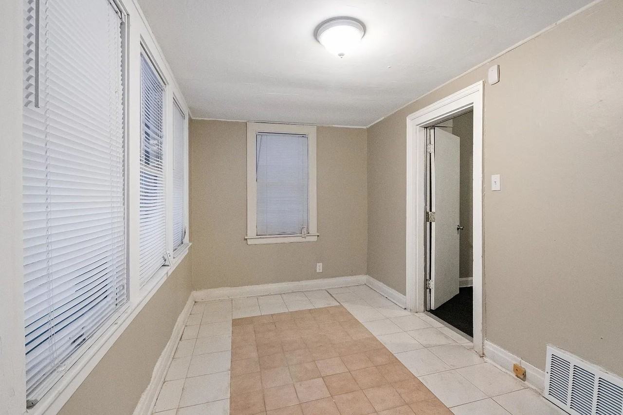 8950 S Bishop St - Photo 4 of 17