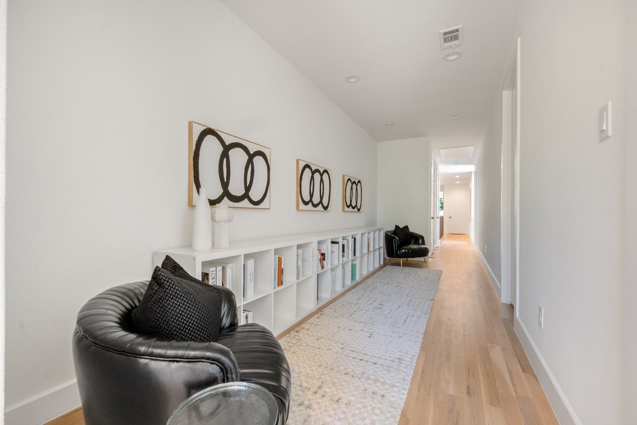 2322 Kirby St - Photo 5 of 17