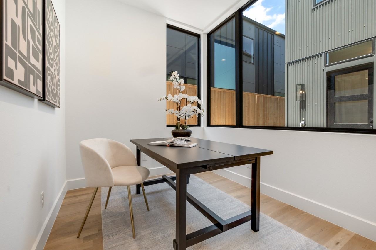 2322 Kirby St - Photo 6 of 17