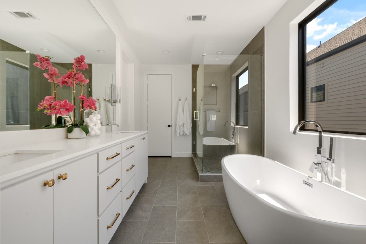 2322 Kirby St - Photo 7 of 17