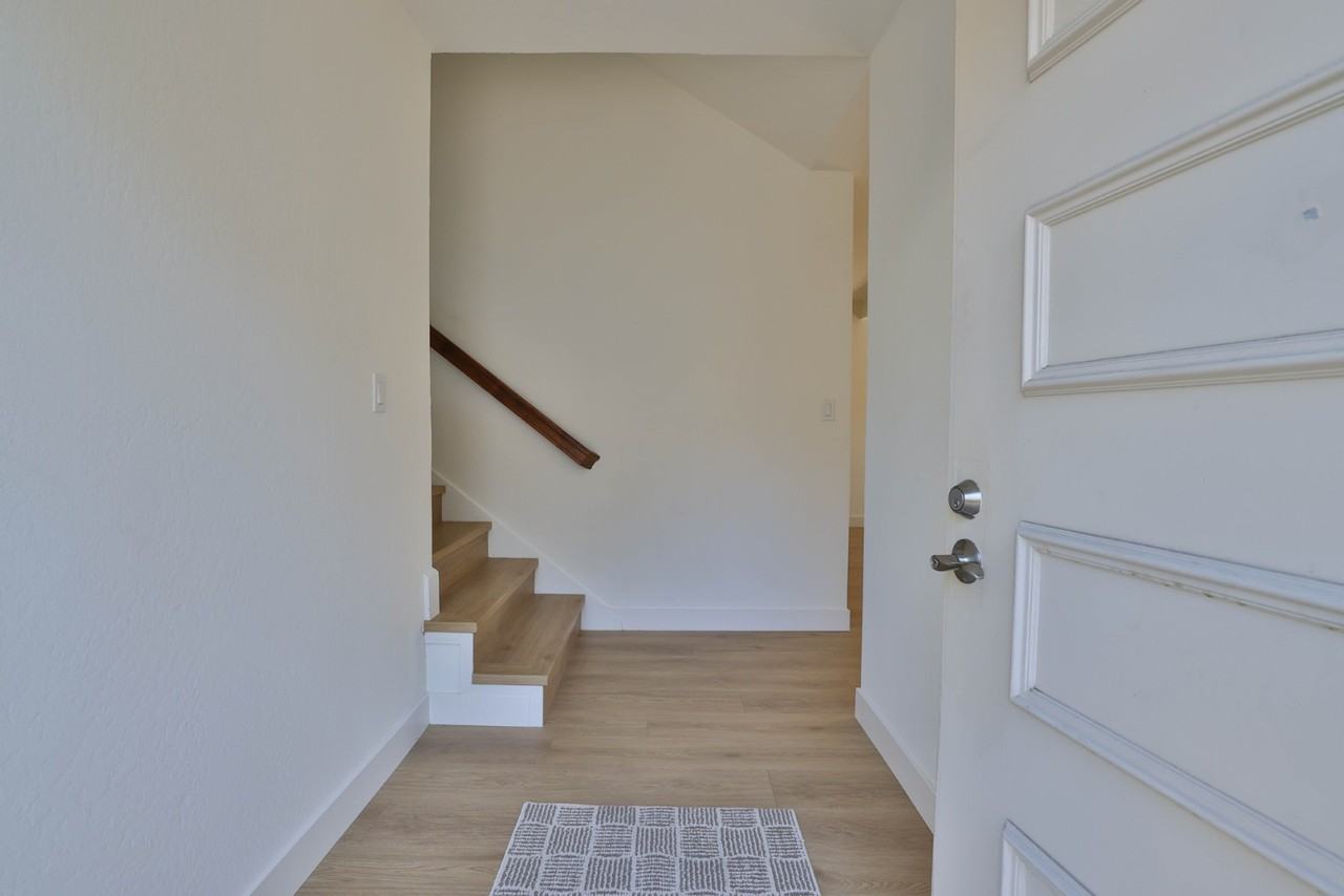 10856 Northridge Sq - Photo 2 of 31