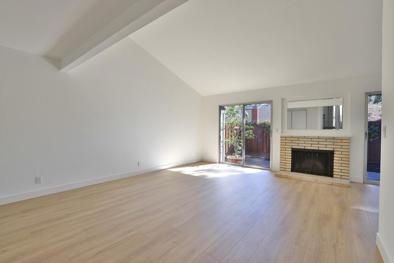 10856 Northridge Sq - Photo 3 of 31