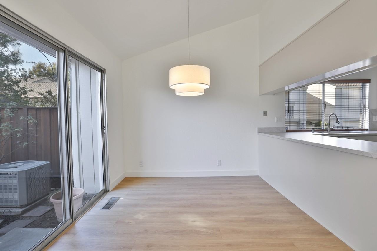 10856 Northridge Sq - Photo 5 of 31