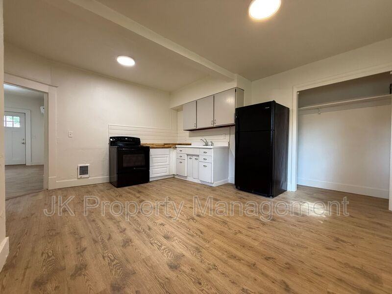 601 5th Ave S #02 - Photo 6 of 17