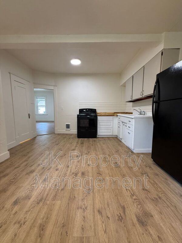 601 5th Ave S #02 - Photo 7 of 17