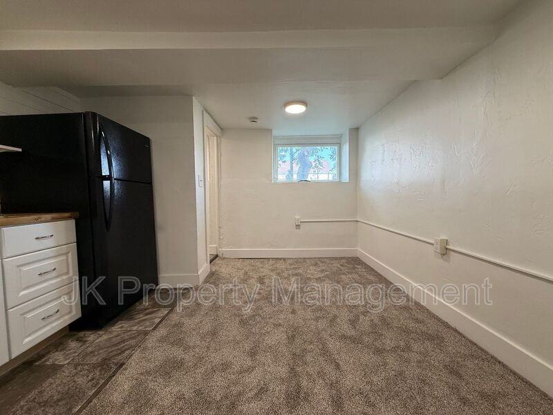601 5th Ave S #04 - Photo 3 of 9