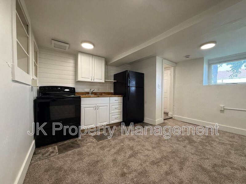 601 5th Ave S #04 - Photo 4 of 9