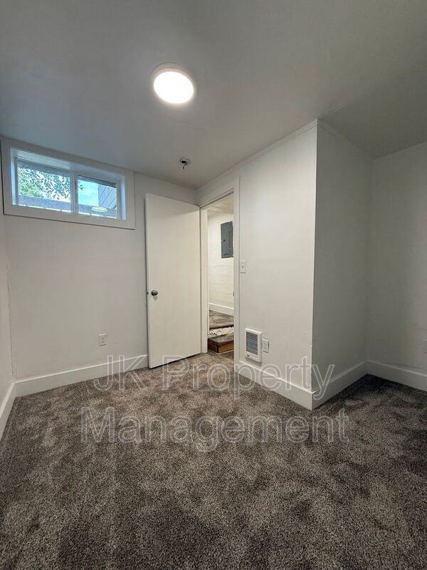 601 5th Ave S #04 - Photo 6 of 9
