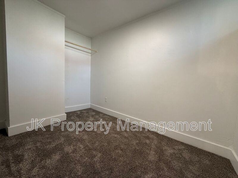 601 5th Ave S #04 - Photo 7 of 9