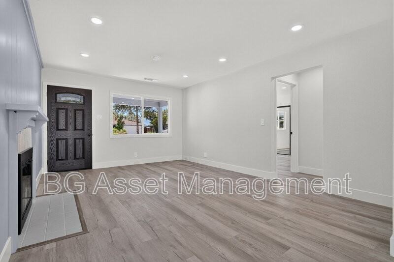 1910 Encima Dr - Photo 2 of 50